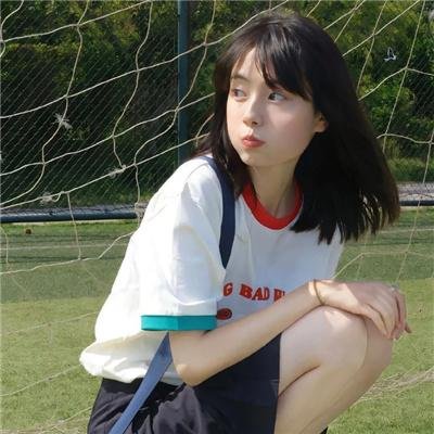 背鸭子的男孩